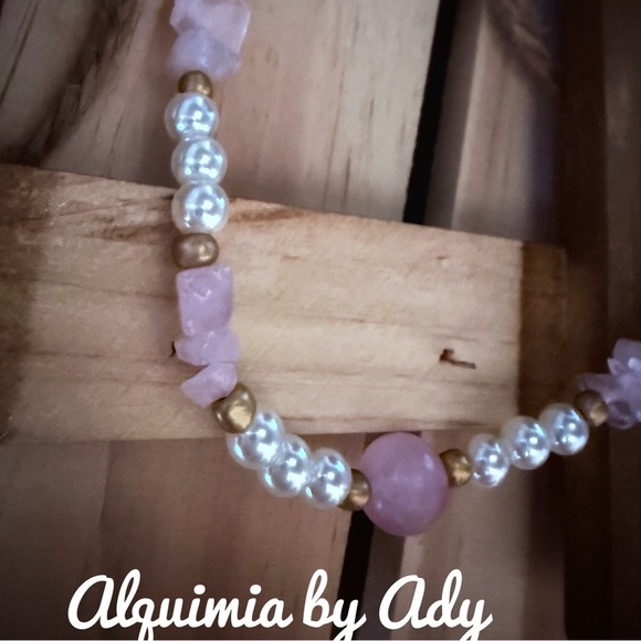Pearls and pink quartz beaded short necklace